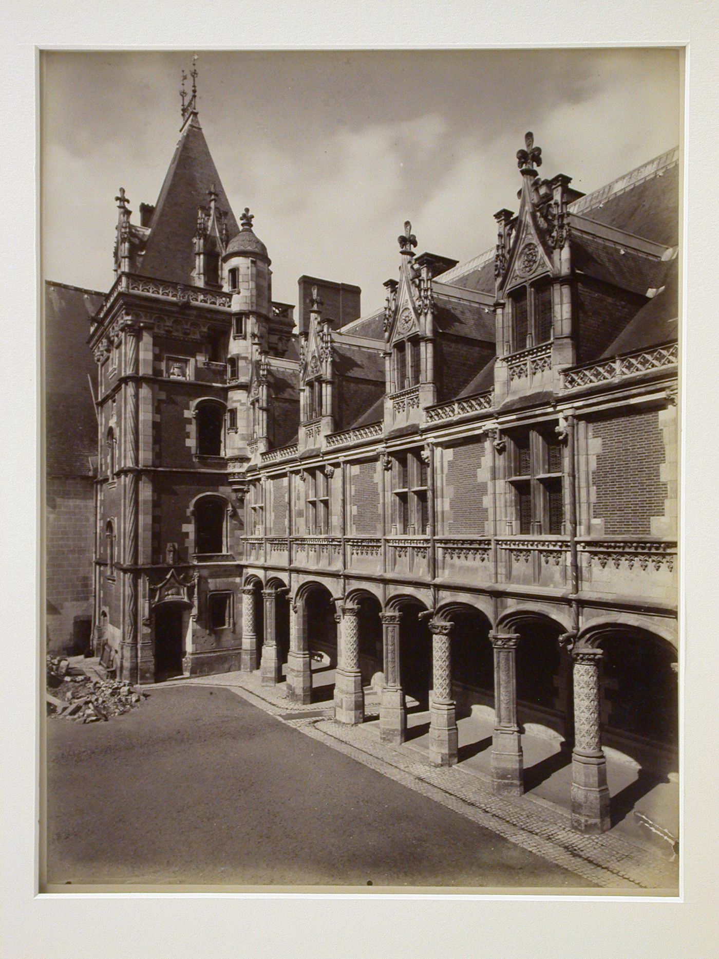 Chateau de Blois. 208. Aile de Louis XII.--La Tour du Grand Escalier.