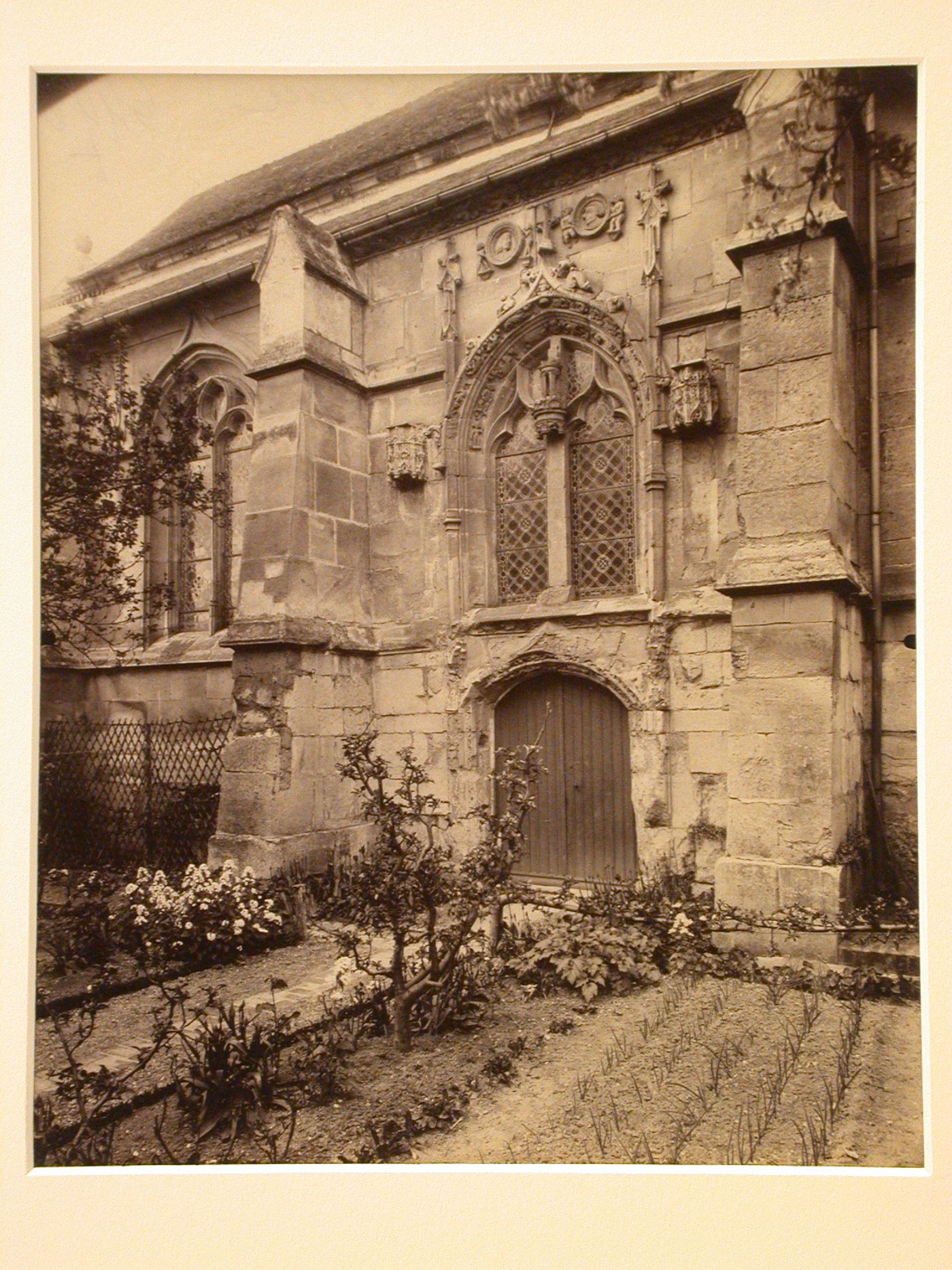 Detail of exterior of nave, 2 bays, Église de France: detail of exterior of nave, 2 bays, Église de Sarcelle, St. Brice, Ile de France, Paris, France