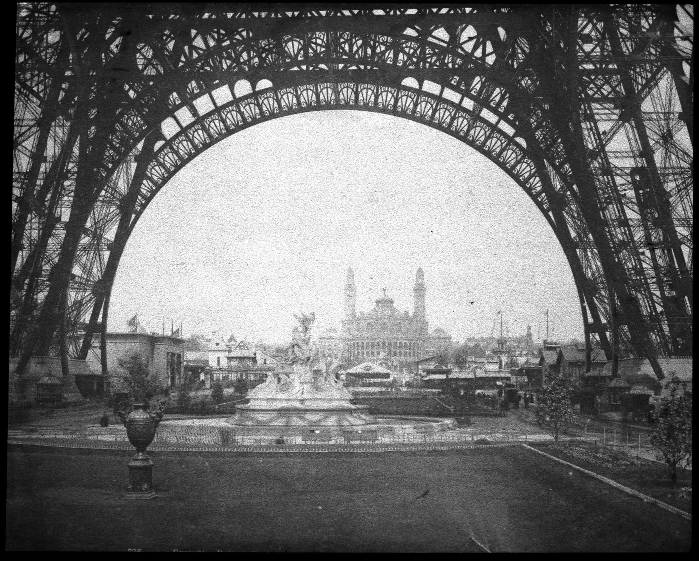 Plate from album ''La Tour Eiffel''