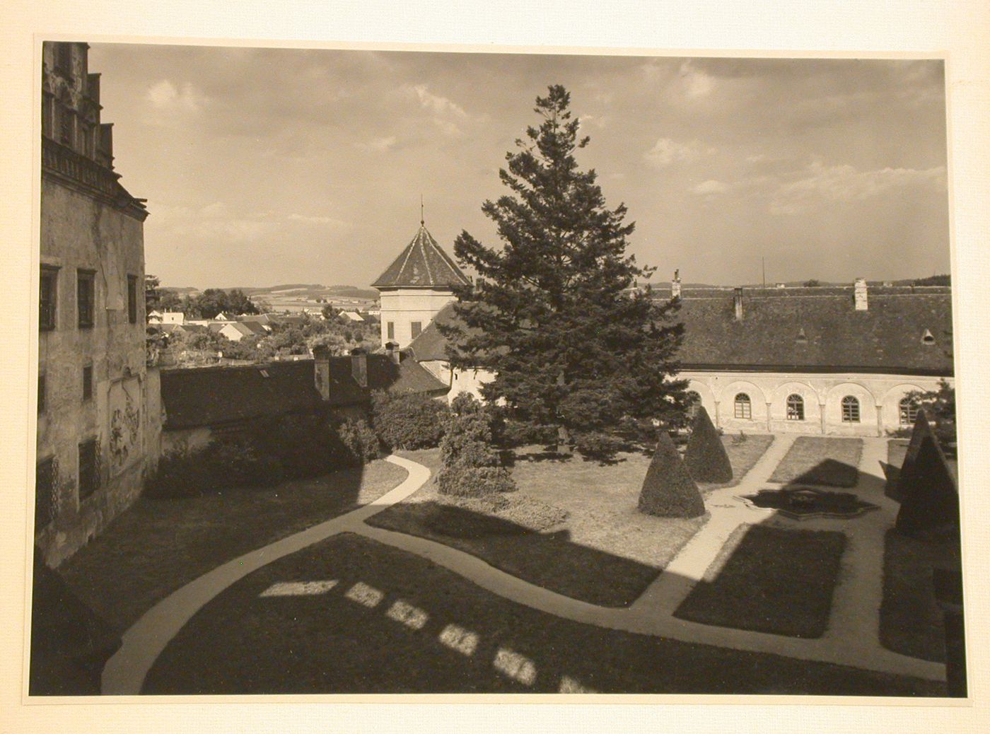 View of the formal gardens of Telc Château showing a wing (now the Art Gallery Jana Zrzavého) of the Château on the right, Telc, Czechoslovakia (now Czech Republic)