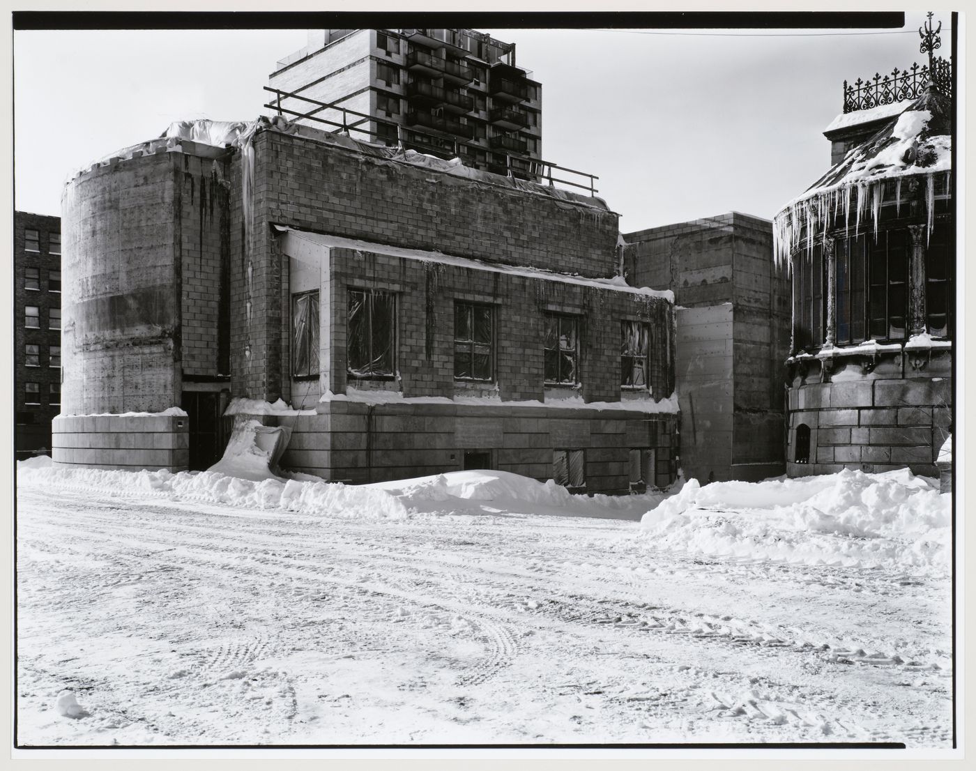 Exterior view of the Paul Desmarais Theatre Wing and the Shaughnessy House conservatory, Canadian Centre for Architecture under construction, Montréal, Québec