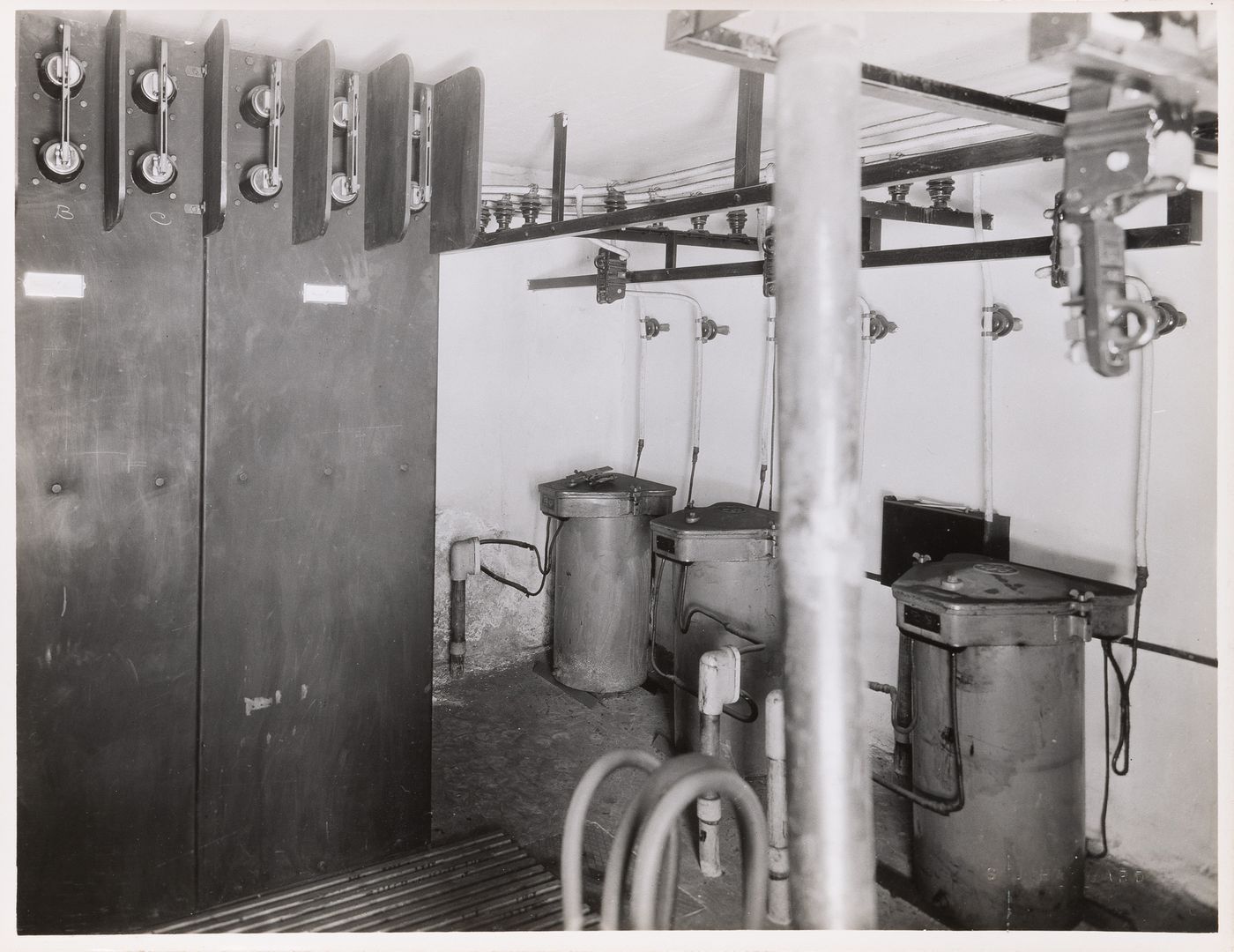 Interior view of the electrical system including step-down transformers [?], electric conduits and switches, and switchboards [?], Édifice de la Sauvegarde, 150-152 rue Notre-Dame Est, Montréal, Québec