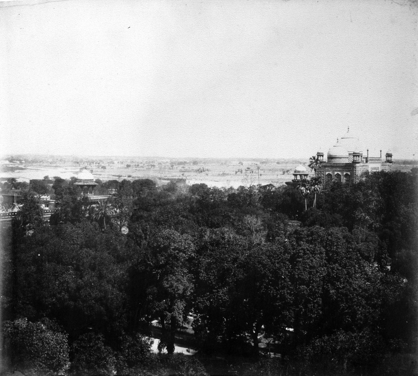 Panorama showing the Jami Masjid (mosque of the Taj Mahal) and the Taj Mahal, Agra, India