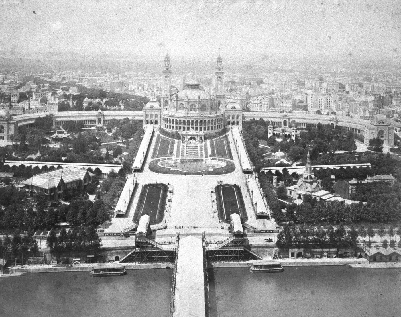 Vue sur le Trocadero prise du 2me Etage de la Tour Eiffel