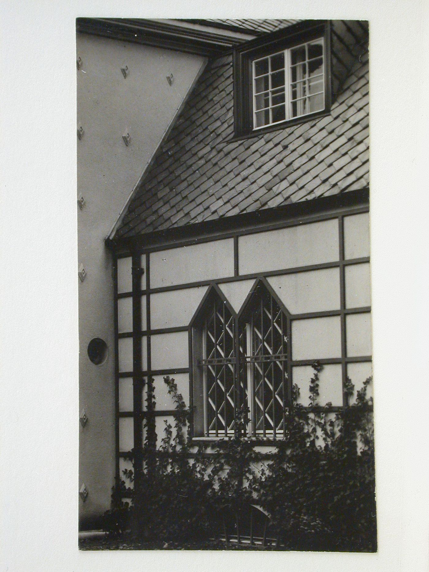 View of a window and dormer on the principal façade of the wing of Sonja Knips House, Nusswaldgasse 22, Vienna, Austria