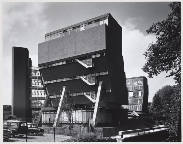 Florey Building, Queen's College, University of Oxford, Oxford, England ...