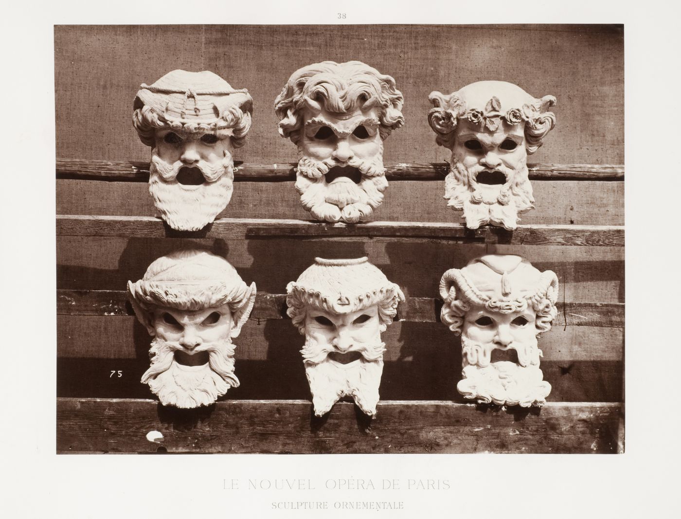 Masques du vestibule du contrôle