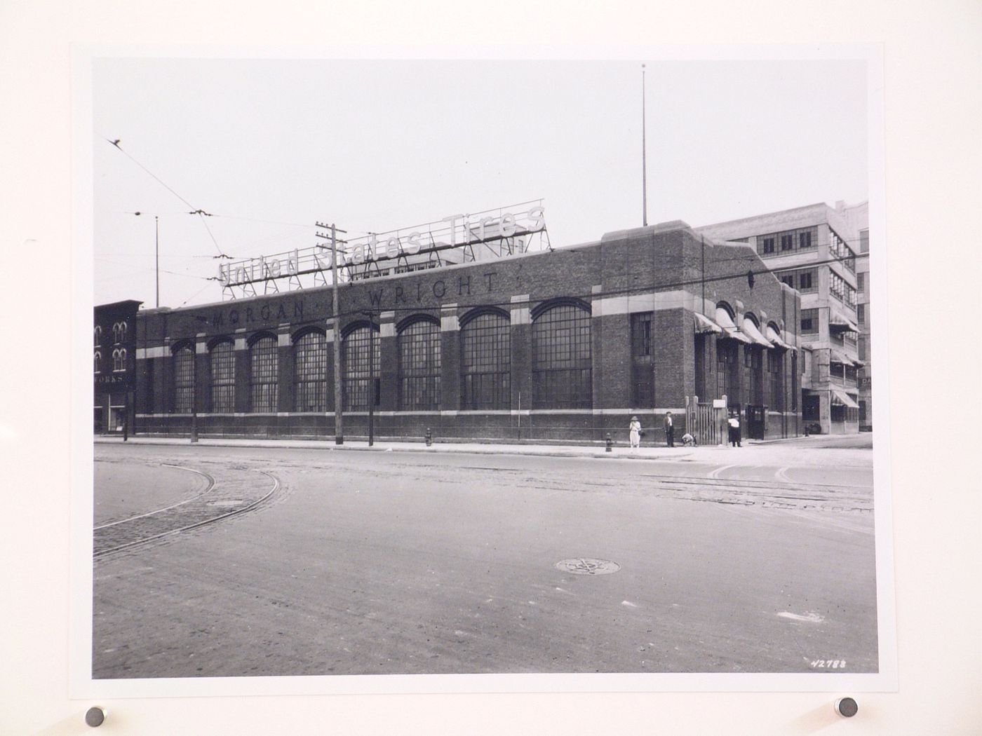 View of the principal and lateral façades of the Manufacturing Building, Morgan and Wright Company (now the United States Tires Company [?]) Assembly Plant, Jefferson Avenue, Detroit, Michigan