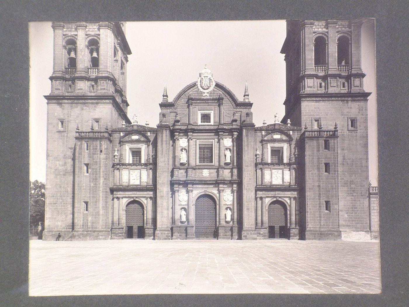 Partial view of the principal façade of the Catedral de Puebla, Mexico