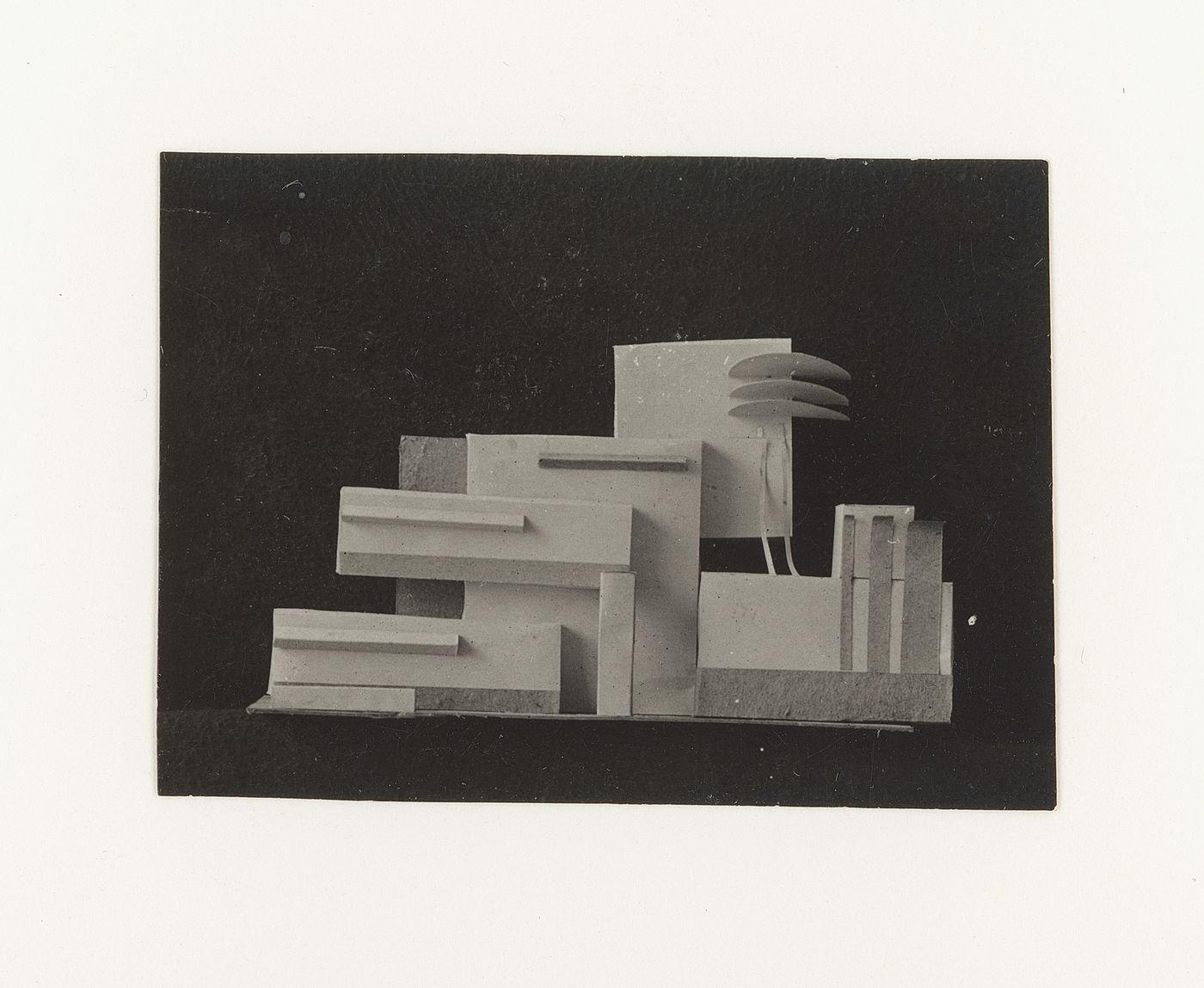 Photograph of a student model on the topic "Construction of Frontal Surface Based on Vertical, Horizontal and Inclined Combination of Two or More Rhythmical Rows" for the "Space" course at the Vkhutemas, Moscow