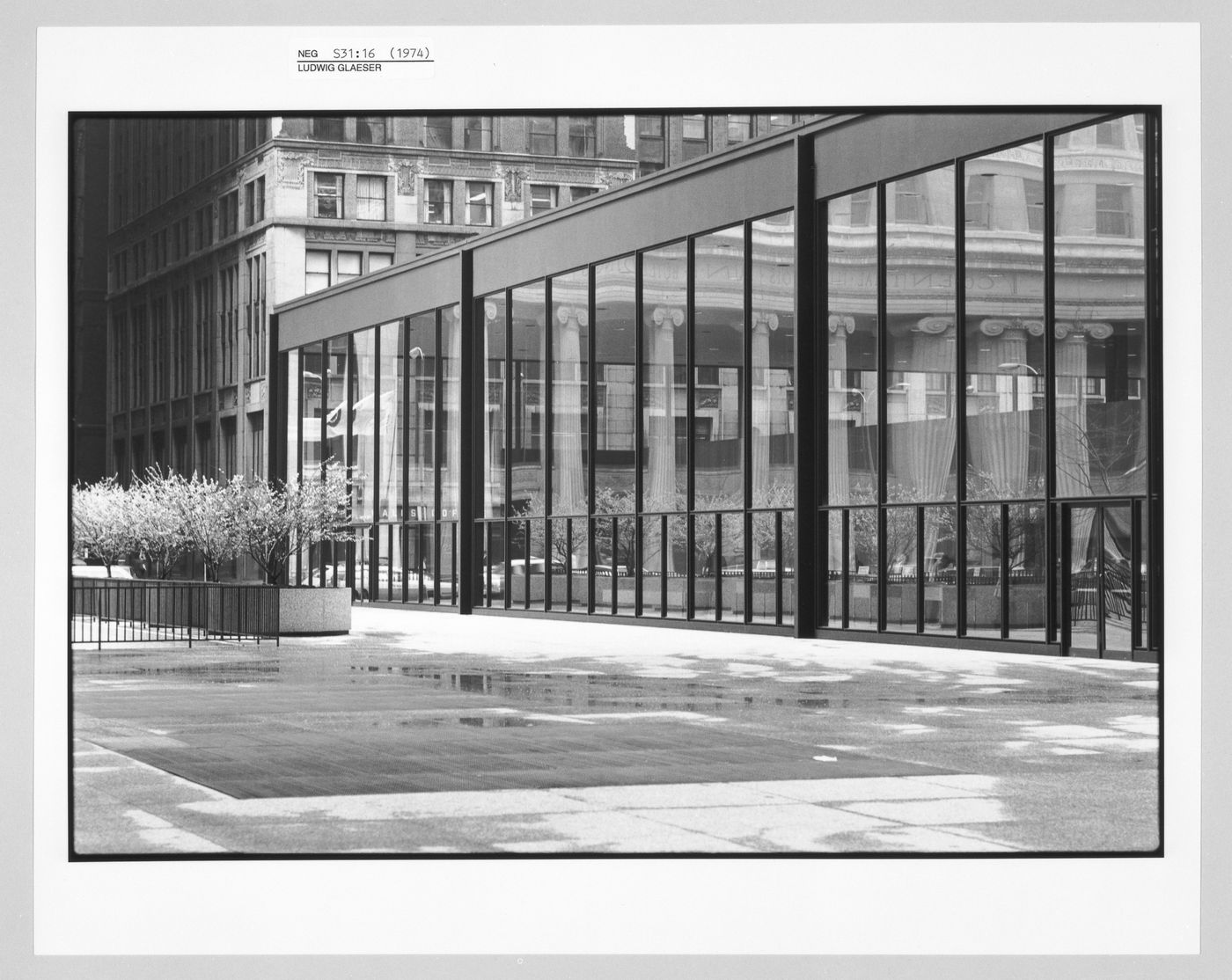 Exterior view of post office, Chicago Federal Center, Chicago, Illinois, United States