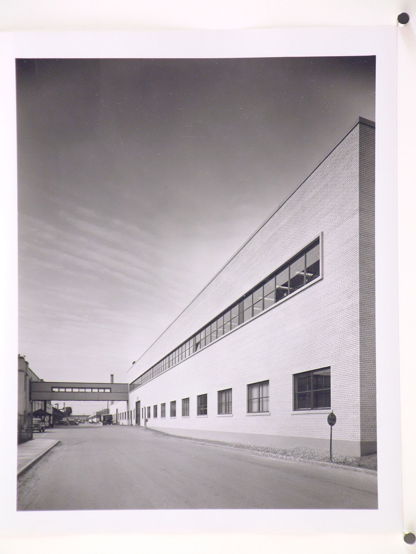 View of the east façade of the Engineering Building with a skywalk in the background, General Motors Corporation Truck and Coach division Pontiac Plant, Pontiac, Michigan