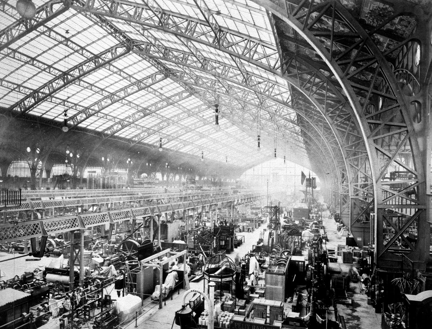 Exposition universelle de 1889 (Paris, France): View of the interior of the machinery hall