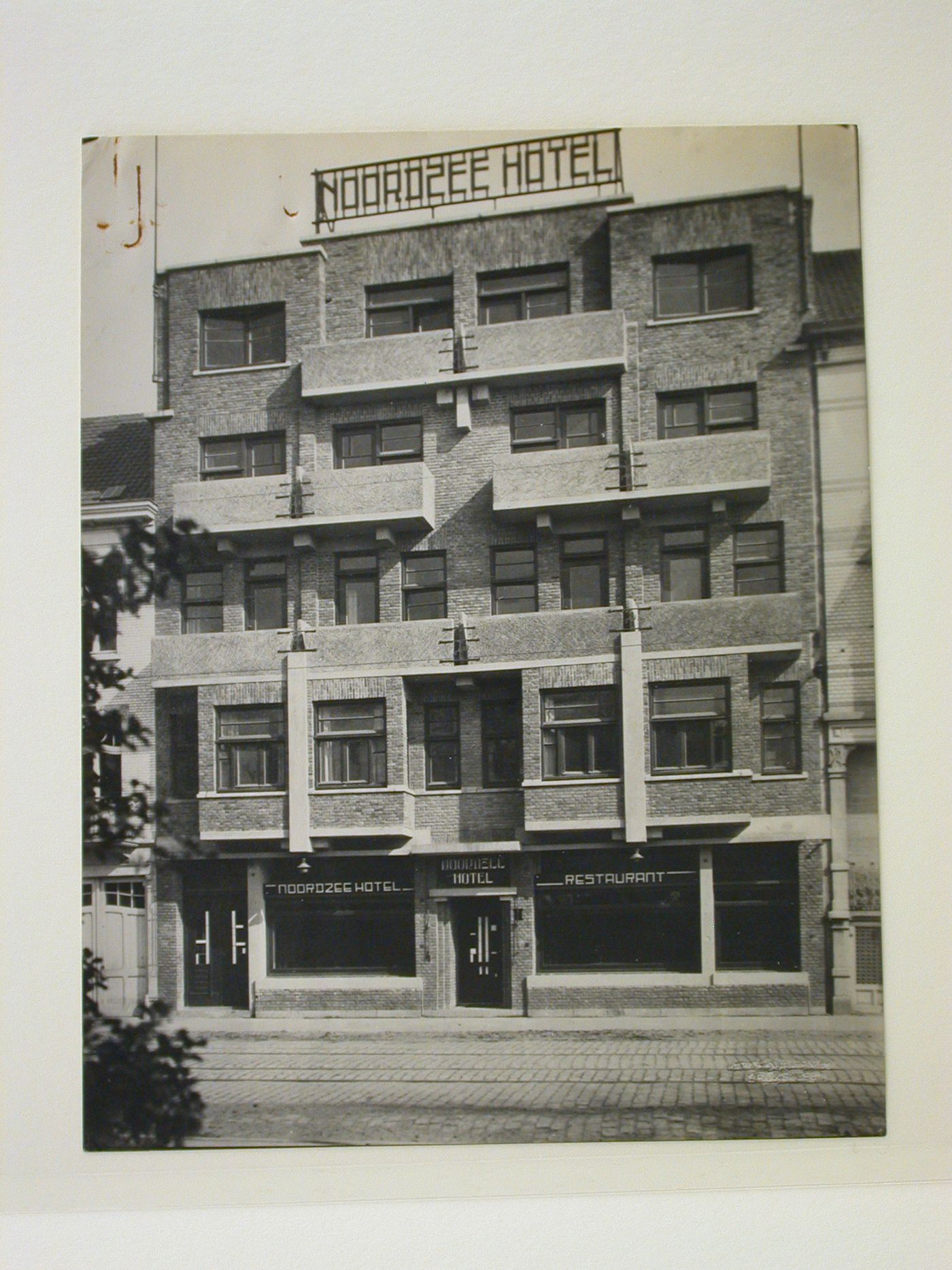 Hotel du Nord à Knoek. Huib- Hoste, architecte