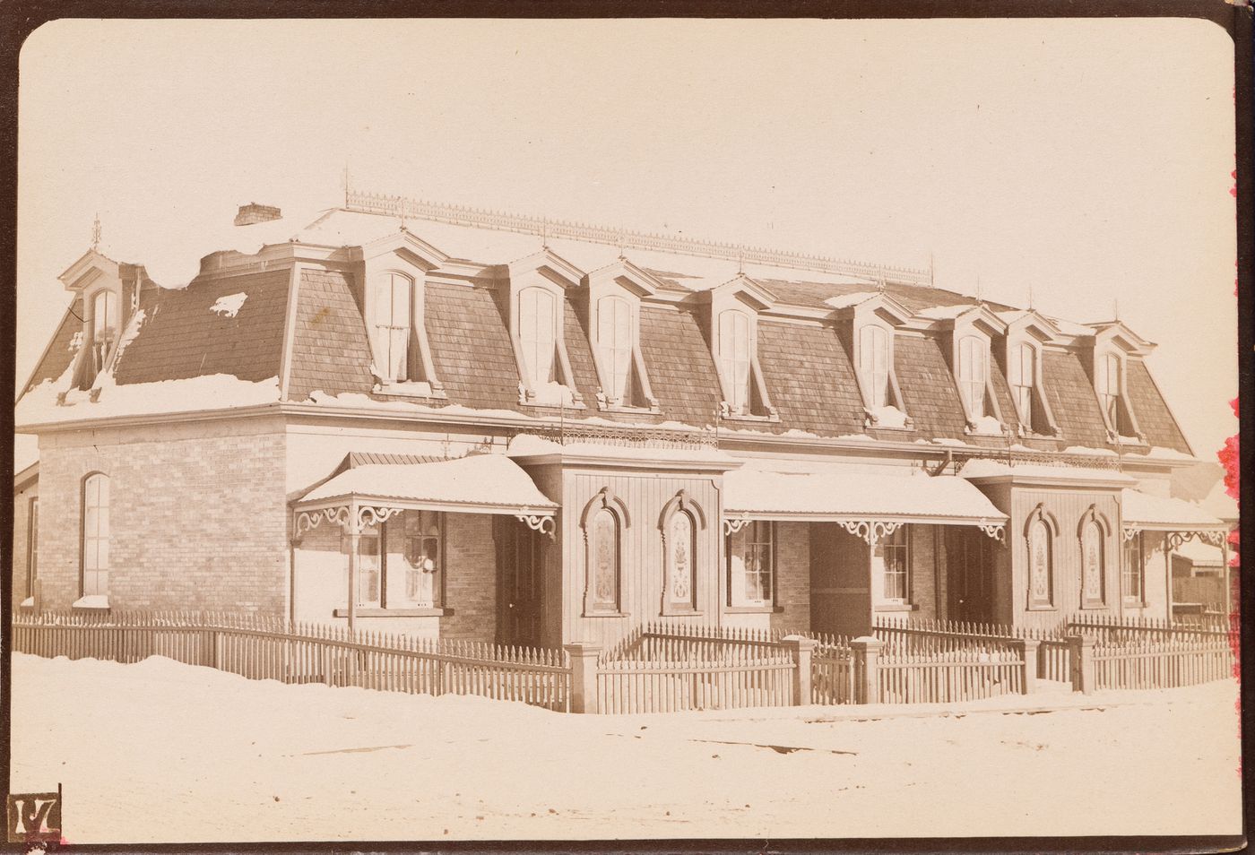 View of the principal façade of Hutchinson's Terrace, Winnipeg, Manitoba, Canada